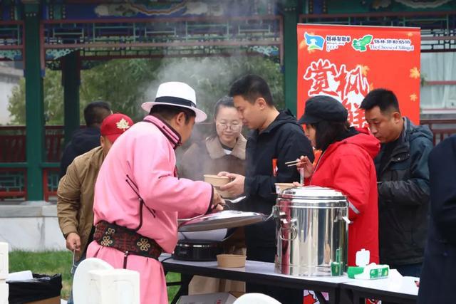 “秋意浓、香飘远、赏枫品鲜”锡林郭勒品牌北京户外直播专场暨美食品鉴活动在京举办(图2)